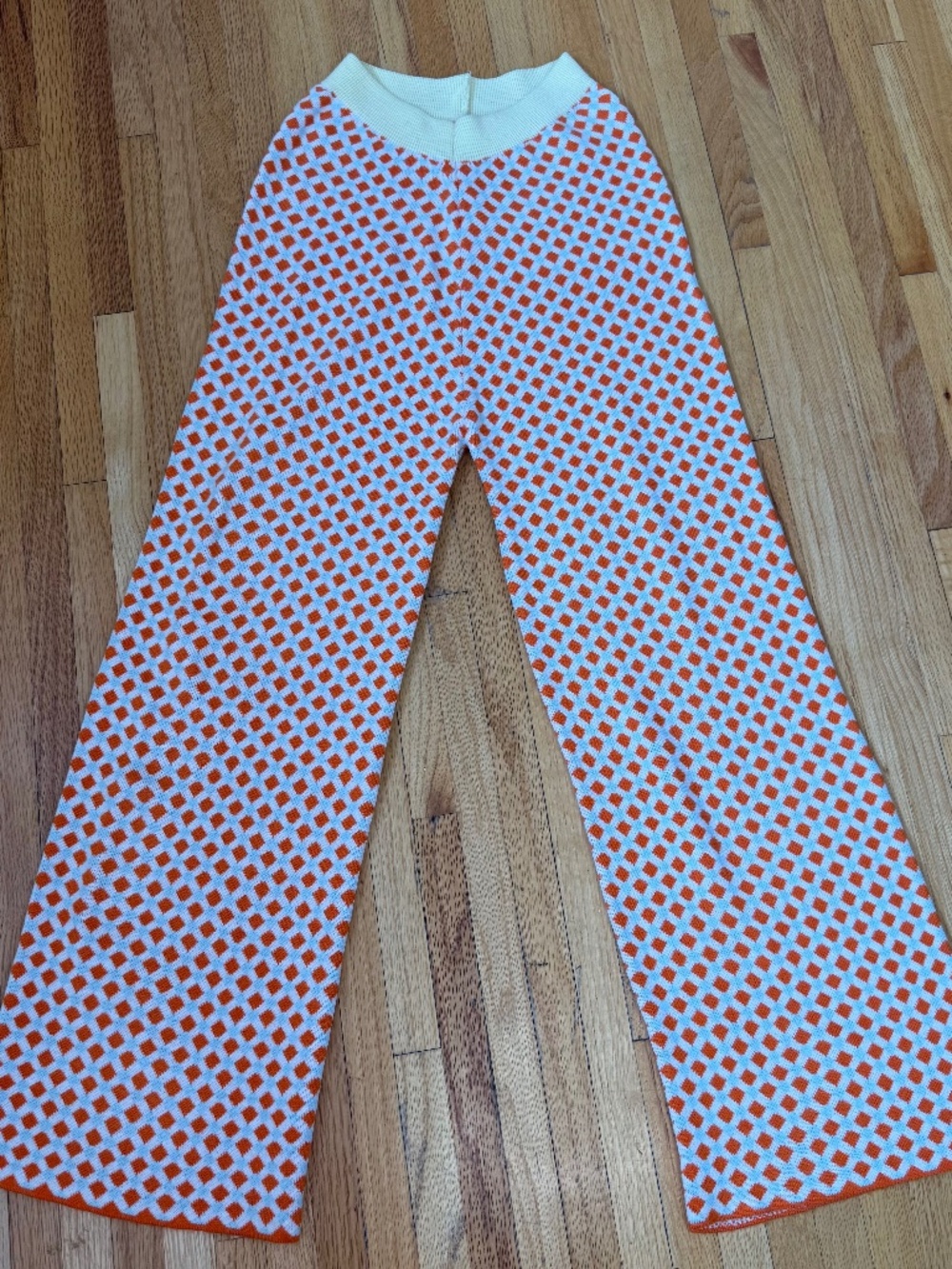 RETRO VINTAGE LOOK MOD ORANGE & WHITE CHECKERED KNIT FLARE PANTS